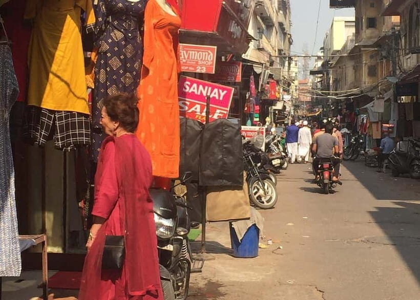 Jaipur: Guided History Walking Tour with Food Tasting - Key things to know before you go