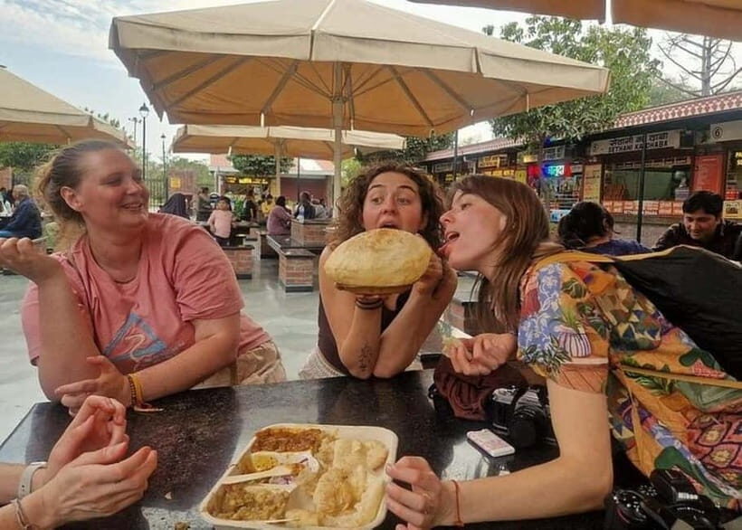 Jaipur: Guided History Walking Tour with Food Tasting - Starting at New Gate: the best way to get your bearings fast