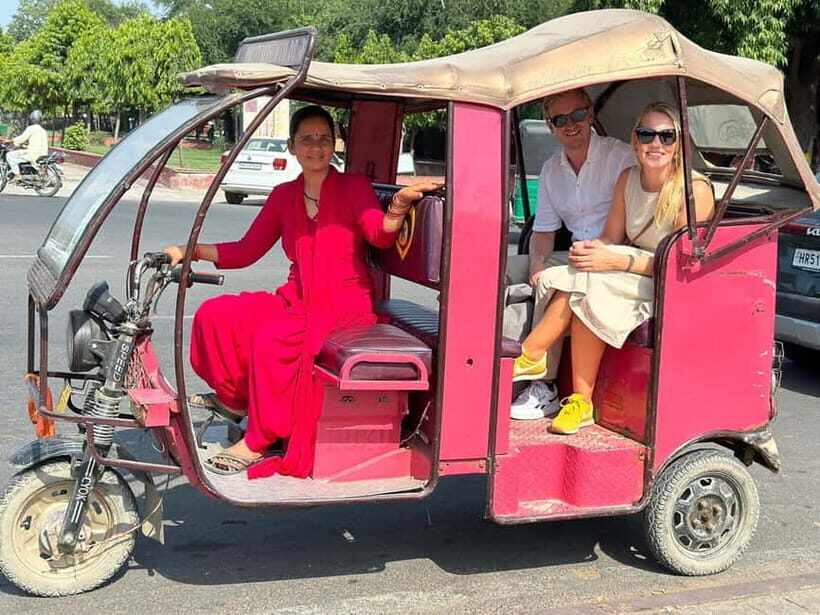 Jaipur Half-Day City Tour By E-Rickshaw with Female Driver - Hawa Mahal: quick walk, big impact