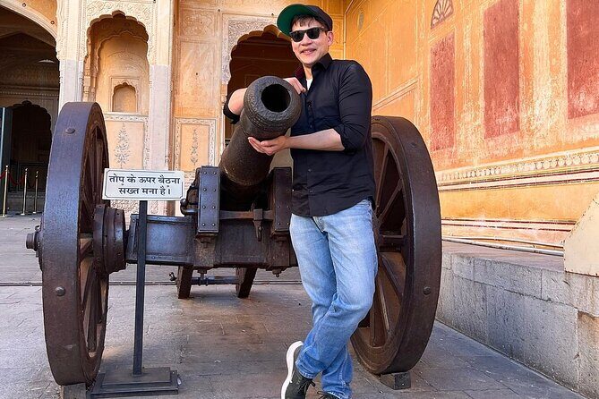 Jaipur Half-Day Evening Tour with Sunset and Dinner - The Pink City night walk: old streets, lit buildings, and breathing room