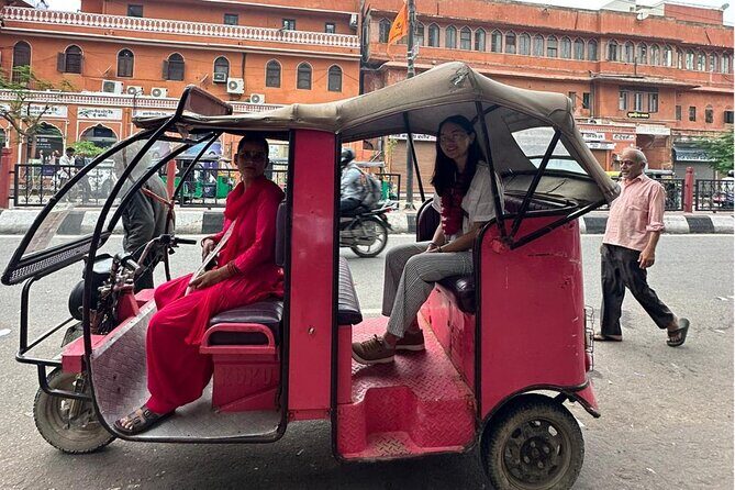 Jaipur Half-Day Heritage Tour by Women-Driven E-Rickshaw - Jal Mahal Quick Photo Stop: A 15-Minute Break That Works