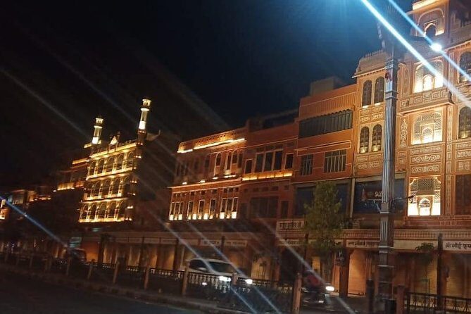 Jaipur Heritage Evening Walk - The Twilight Magic of Pink City - Stop 4: Tripolia Gate Markets for Sarees and Wedding Finery