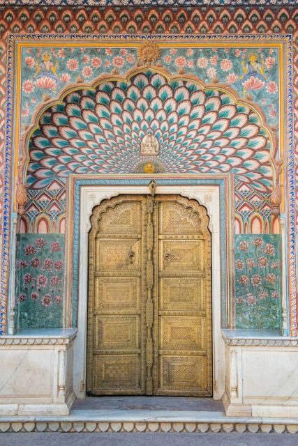 Jaipur: Instagram Tour of The Top Photography Spots - Patrika Gate and Jawahar Circle Park: start with architecture