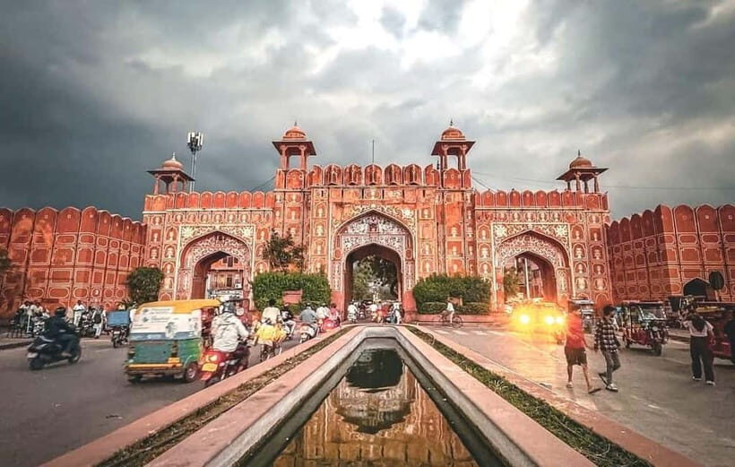 Jaipur: Instagram Tour of The Top Photography Spots - Hawa Mahal and the Pink City streets: classic angles, lots of light