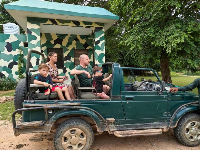 Jaipur: Jhalana Amagarh Leopard Reserve 4×4 Jeep Safari - Morning chill vs sunset payoff in winter