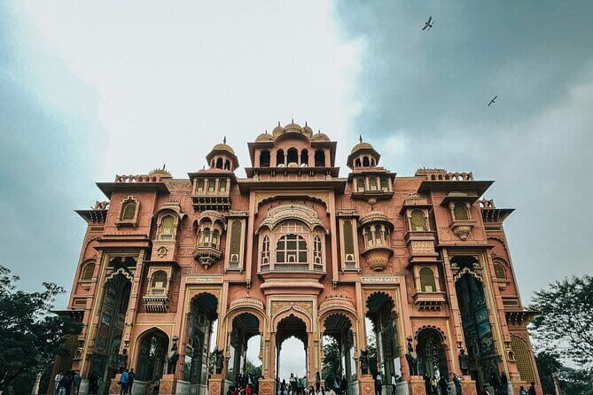 Jaipur Nahargarh Fort Sunrise or Sunset Tour with Flower Market - Hawa Mahal and the Pink City: getting the feel of Jaipur streets