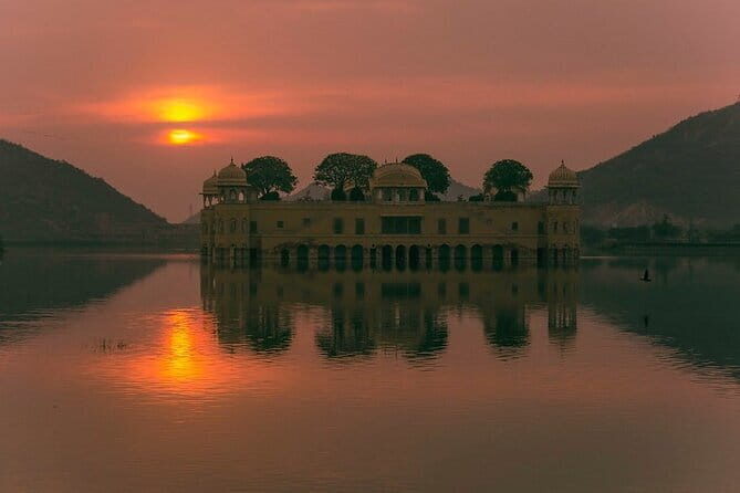 Jaipur Nahargarh Sunset and Night Lights Tour - Jal Mahal on Man Sagar Lake: quick water-palace views
