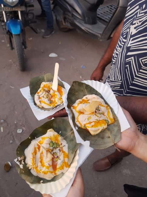 Jaipur : No Diet Club Amazing Street Food Tasting in Jaipur - The Social Side: New Friends, Easy Humor, Shared Bites