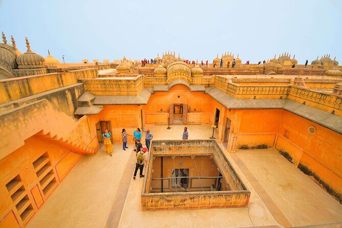Jaipur No Shopping Guided Sightseeing Tour with Heritage Walk - Jagat Shiromani Ji Temple: quiet architecture in Amer