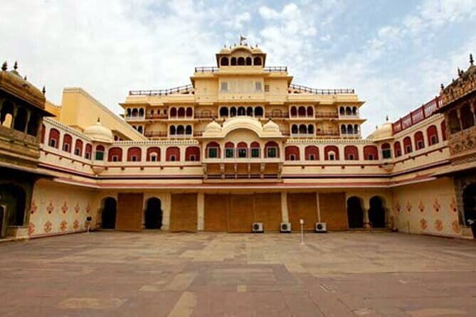 Jaipur One Day Private Sightseeing Tour with Guide - Hawa Mahal’s Honeycomb Facade and 953 Windows