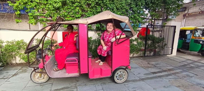 Jaipur Private City Tour with a Women-Driven E-Rickshaw Ride - Your day on wheels: a sensible route through Jaipur’s main anchors