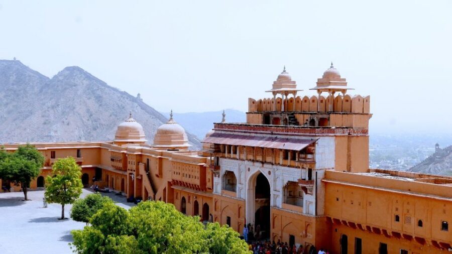 Jaipur: Private Full Day City Sightseeing Tour with Guide - City Palace: where art and architecture meet daily life
