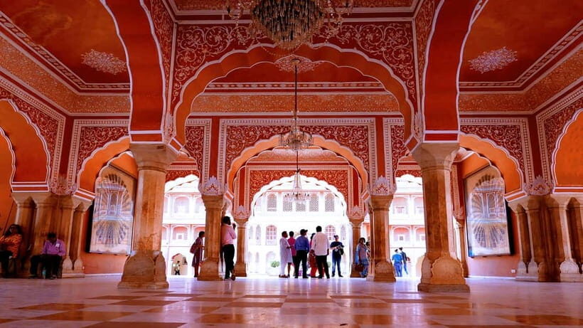 Jaipur: Private Full Day City Sightseeing Tour with Guide - Amber Fort and Sheesh Mahal: Hindu-Muslim blending in red sandstone