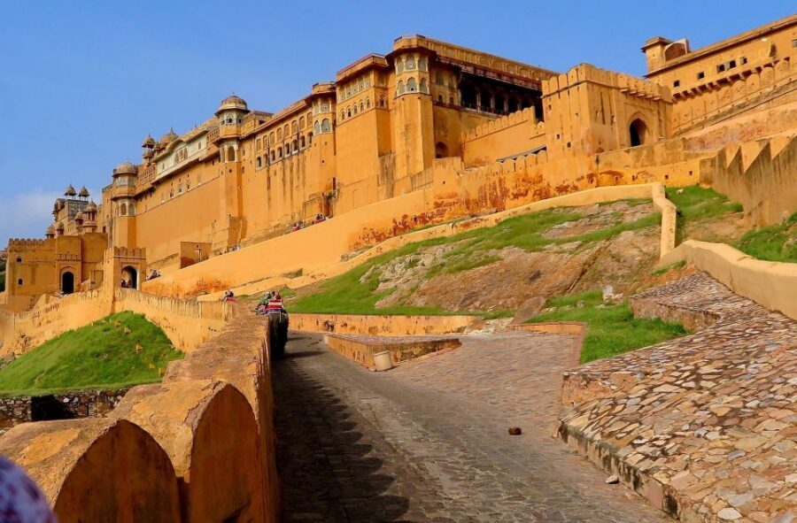 Jaipur: Private Full-Day City Tour by Tuk-Tuk or Car - City Palace: where royal life became a living museum