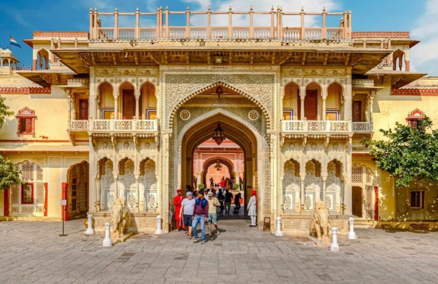 Jaipur: Private Full-Day City Tour by Tuk-Tuk or Car - Hawa Mahal: the famous facade and the thinking behind it