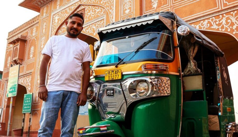 Jaipur: Private Full-Day City Tour By Tuk-Tuk with Pick-Up - City Palace (2 hours): where Jaipur feels lived-in