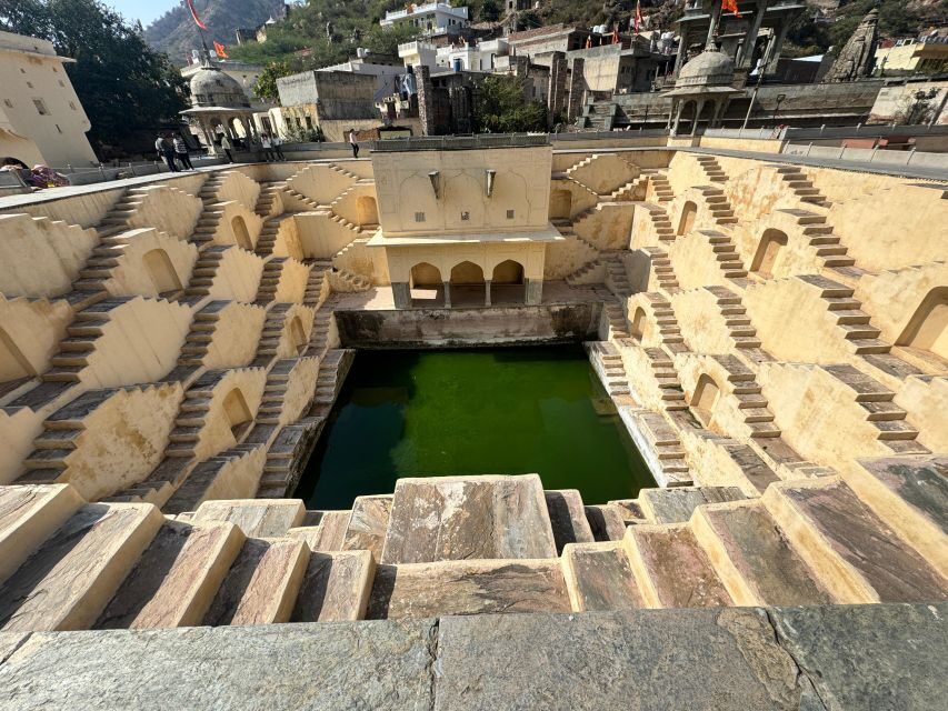 Jaipur: Private Full Day Sightseeing Tour By Car with Guide - Entering Jaipur Through Hawa Mahal’s Latticework