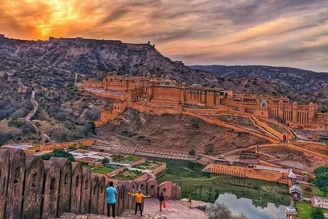 Jaipur: Private Guided Full Day tour Of Jaipur - Entering Jaipur’s day: the Amber Fort starting point in Amer