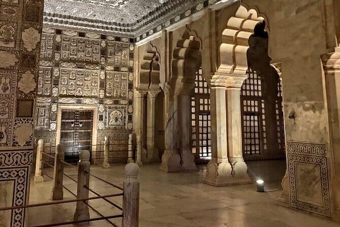 Jaipur: Private Guided Full Day tour Of Jaipur - Hawa Mahal and Panna Meena ka Kund: windows, stairs, and photo time that’s actually useful