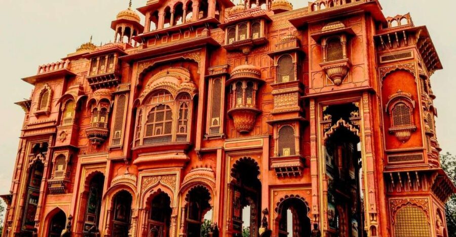 Jaipur: Private Sightseeing Day Tour with Guide by Car - Amber Fort: where Rajput and Mughal style meet on the Aravalli hills