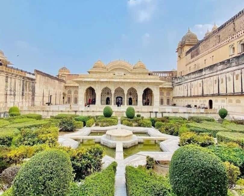 Jaipur: Private Sightseeing Day Tour with Guide by Car - Jantar Mantar: UNESCO astronomy that still feels usable