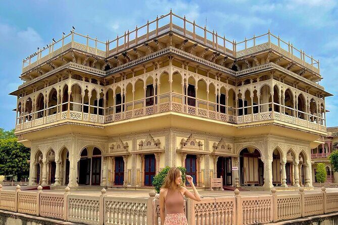 Jaipur Sightseeing - Royal Gaitor Tumbas and Bapu Bazar: Finishing With Marble and Market Energy