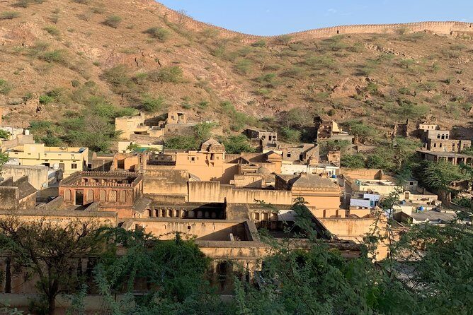 Jaipur Sightseeing By Car, Driver and Guide - Hawa Mahal: the wind palace facade and a smart 45-minute stop