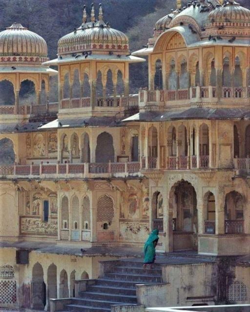 Jaipur sightseeing tour with monkey temple (Galta ji temple) - The old Jaipur loop: Jantar Mantar and City Palace