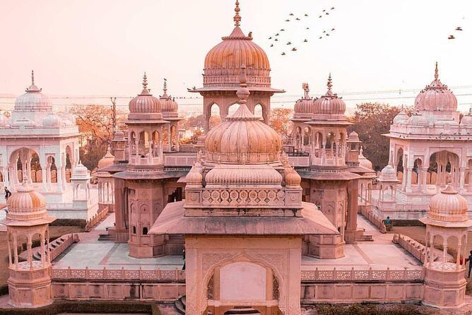 Jaipur Sightseeing - Amer’s Temple Stop and Panna Meena ka Kund: Small Time, Big Photo Value