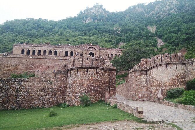 Jaipur to Chandbaori Stepwell & Haunted Bhangarh Private Trip - The Road to Abhaneri: what to expect on timing and comfort
