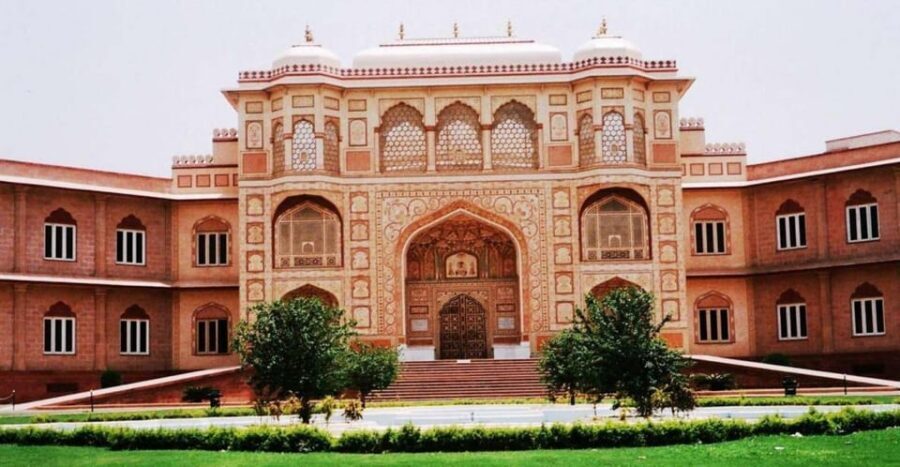 Jaipur Tour ( Pink City ) by Car From Delhi - All Inclusive - Amber Fort: The Big Stop for Panoramas and Regal Showmanship