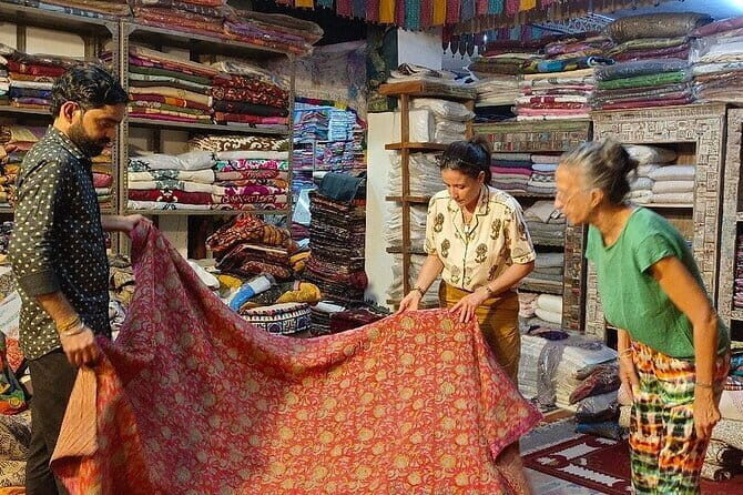 Jaipur Women Crafts and Shopping Tour - Stop 3: Ratnavali Arts jewelry and gemstones in silver and gold