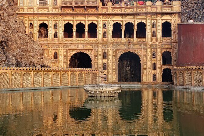 Local breakfast & full city tour by TukTuk - Your morning plan: local coffee stop, then Hawa Mahal