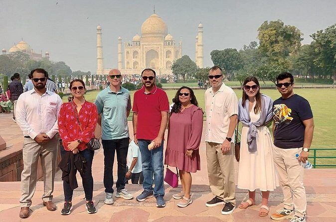 Luxury Same Day Taj Mahal tour From Delhi - All Inclusive - Lunch at DoubleTree by Hilton Agra: value and comfort in the middle of the day