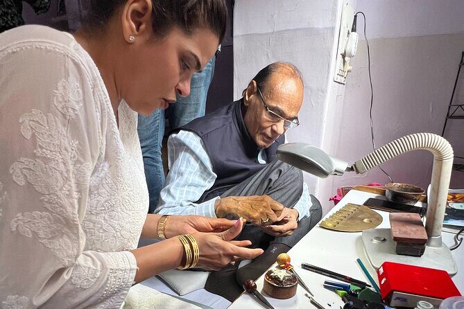 Meenakari Enamelling Experience on Silver Jewellery in Jaipur - Studio atmosphere: what makes this workshop feel different