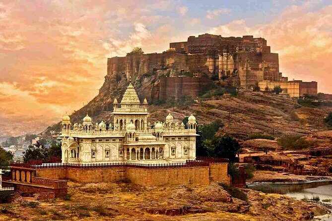 Memorable Rajasthan Private Trip for 5 Nights and 6 Days - Udaipur by the waterline: Jagdish Temple, Saheliyon ki Bari, and Lake Palace