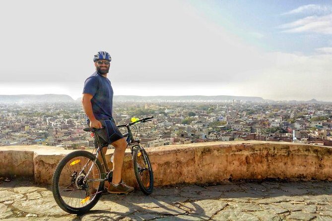 Nahargarh Cycle Tour in Jaipur - Stop 5: Tripolia Bazar and Breakfast That Feels Like Jaipur
