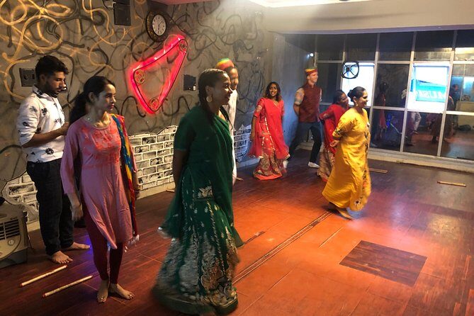 Namaste Bollywood | Dance Like a Bollywood Star - Where You Meet and How the Session Flows