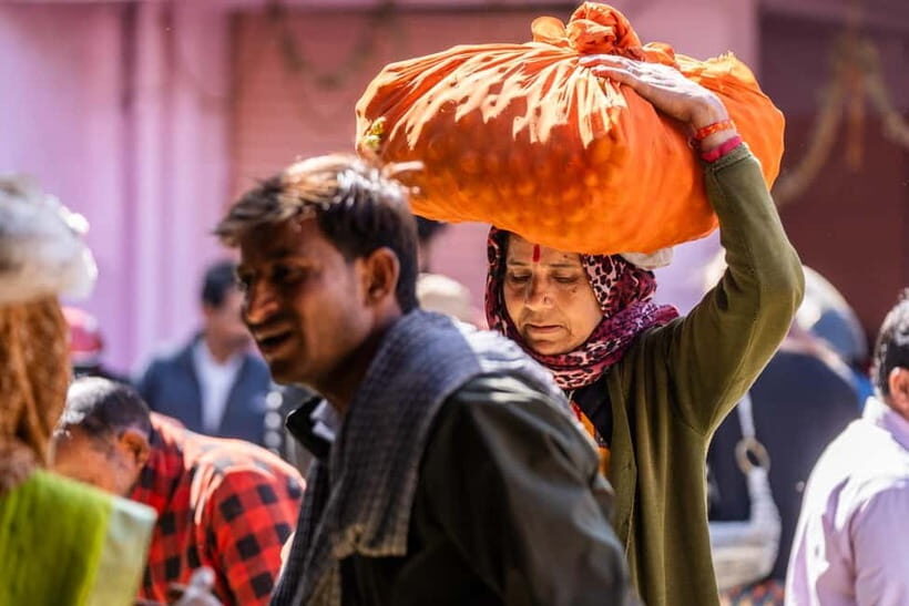 Pink City Walking Tour With Us ( A Haritage Walk in Jaipur) - Phool Mandi: the flower market stop that explains more than flowers