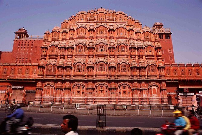 Private Cab for Full day Sightseeing in Jaipur - A/C comfort and real flexibility for an 8-hour Jaipur day