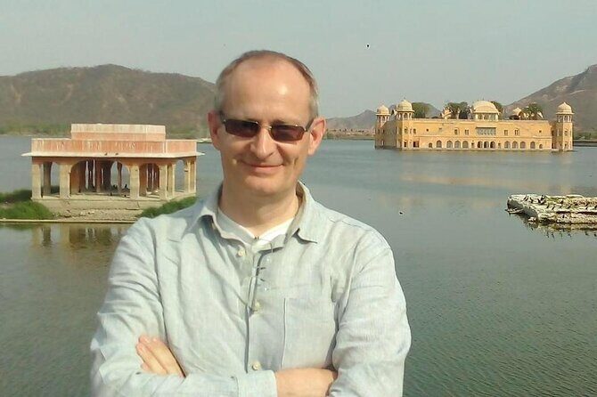 Private Day Tour of Jaipur with a Guide and Including Lunch - City Palace of Jaipur: Courtyards, Temples, and Mixed Styles