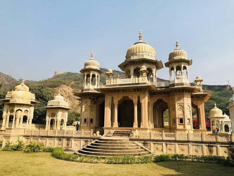 Private Full-Day Jaipur Guided Tour with Monkey Temple - Hawa Mahal: lattice design, photo time, and a gentle start