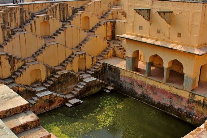 Private Full Day Jaipur Sightseeing Tour By Tuk Tuk - Hawa Mahal: the façade is the show