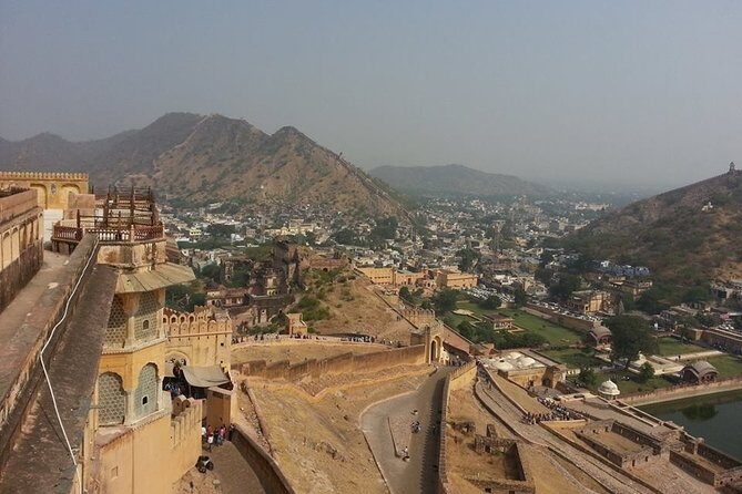 Private Full Day Jaipur Sightseeing With Tickets - Bapu Bazaar in the evening: Shop smart with 2 hours to browse