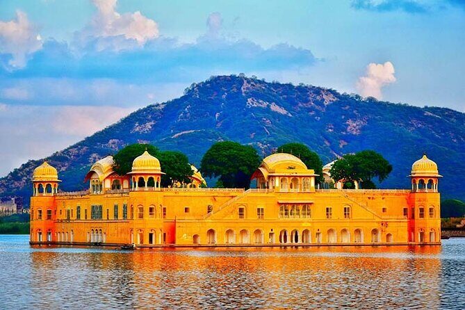 Private Full Day Tour of Jaipur - Hawa Mahal at 1799 speed: seeing daily life through jali screens