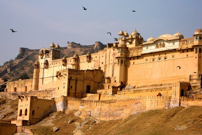 Private Full Day Tour of Jaipur - City Palace and Jaipur’s town structure: more than one palace wall