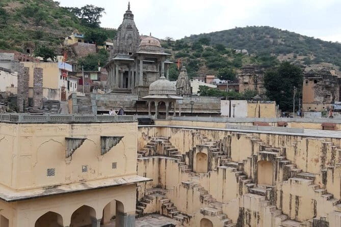 Private Guided City Tour of Jaipur - Amber Fort and Jal Mahal: the day’s biggest visuals