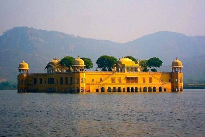 Private Guided Same Day Jaipur Tour From Delhi By Car - Hawa Mahal and the Jharokhas: Seeing the Palace of Breeze Correctly
