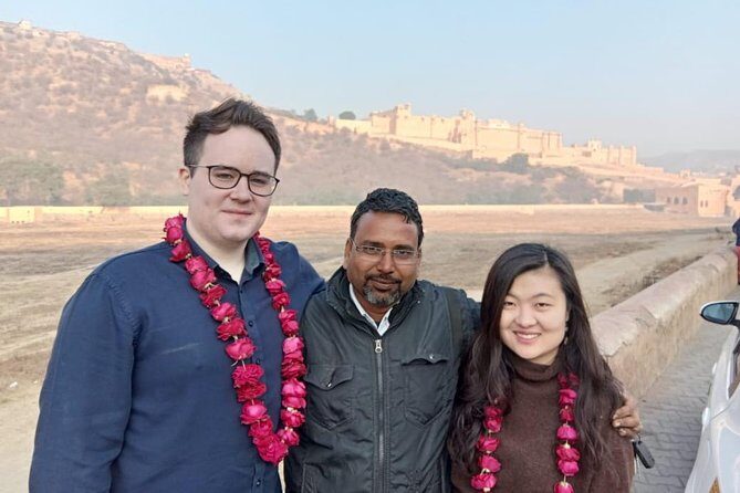 Private Guided Sightseeing Tour of Jaipur Highlights - City Palace, Royal Gaitor Tumbas, and Jal Mahal: Power, Resting Places, Water