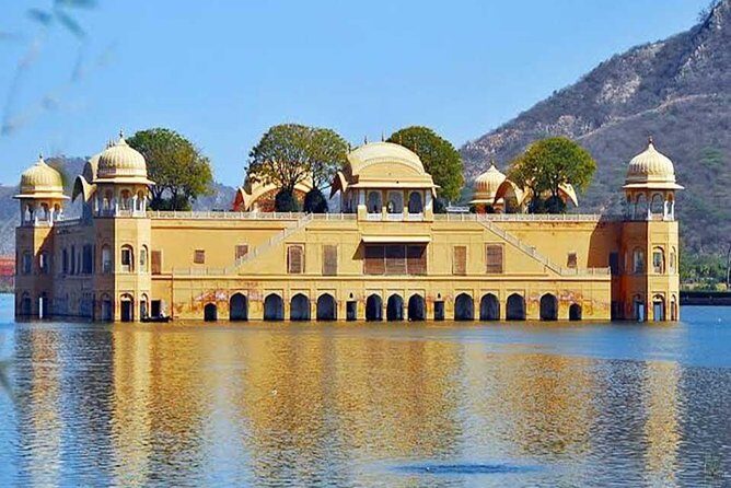 Private Jaipur Day Tour with Driver and Guide- All Inclusive - Stop 1: Amber Fort (Amer Fort) and the hilltop wow factor